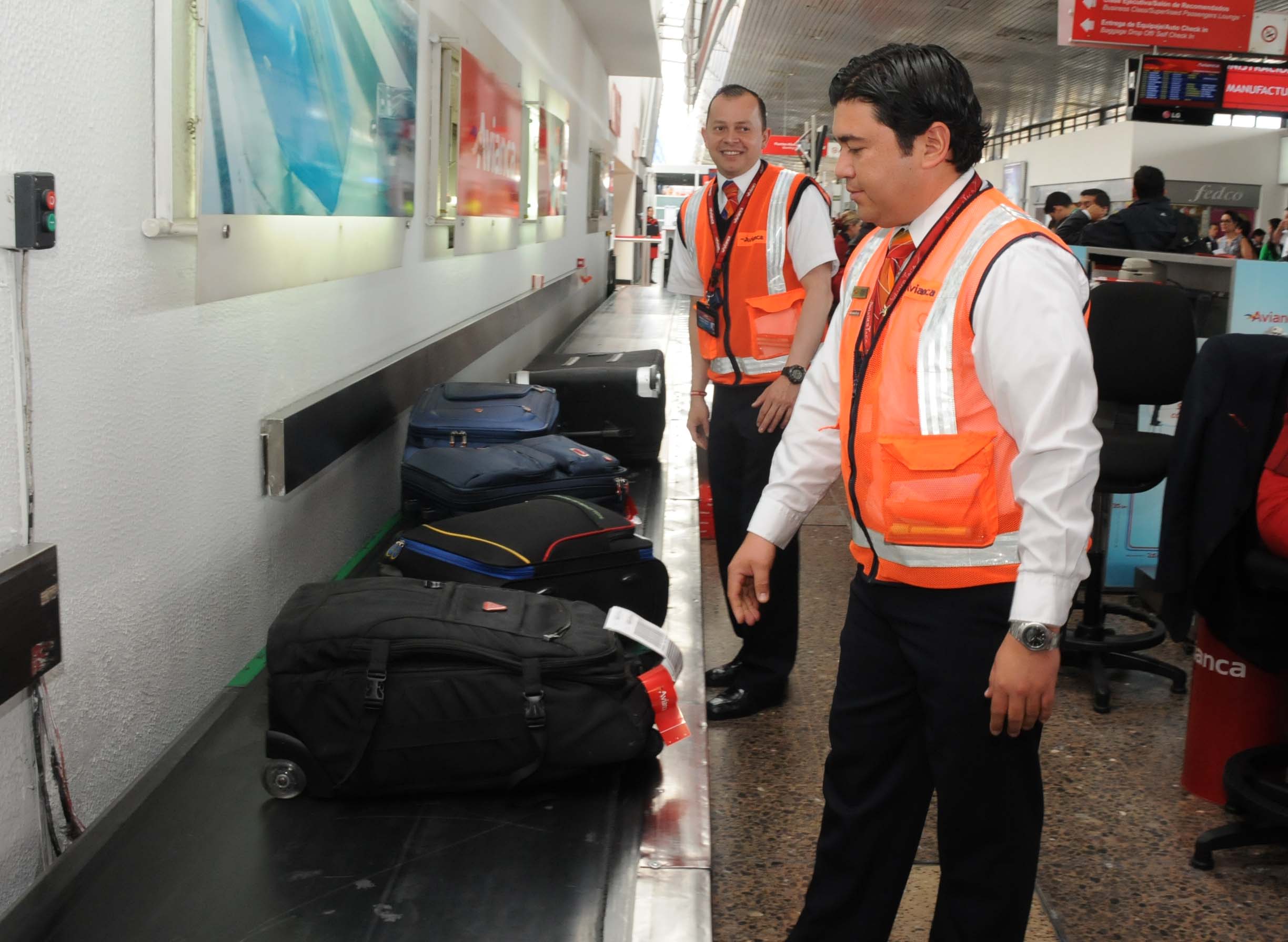 Avianca implementa sistema de seguimiento de equipajes