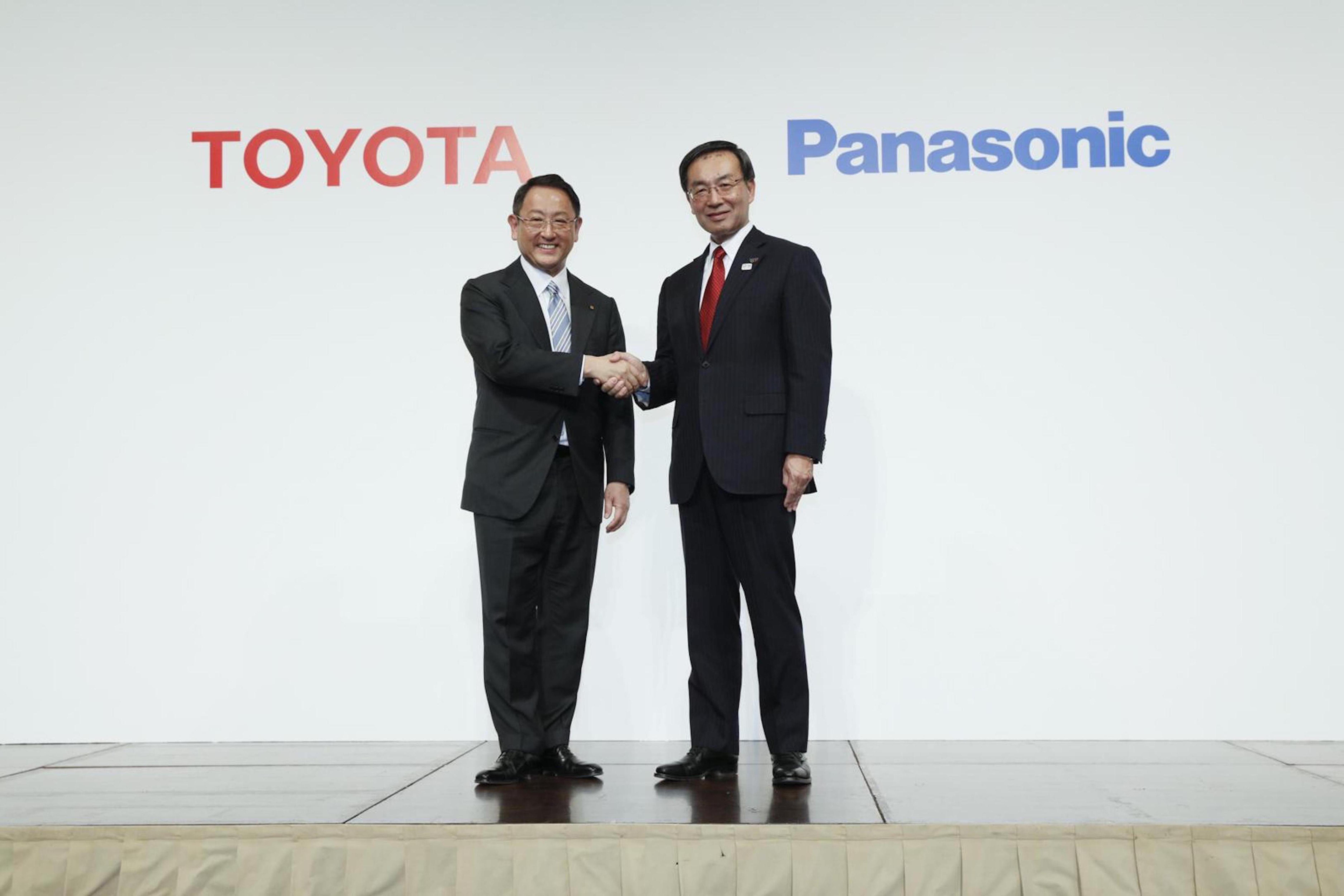 Toyota y Panasonic firman alianza para producir baterías en carros eléctricos
