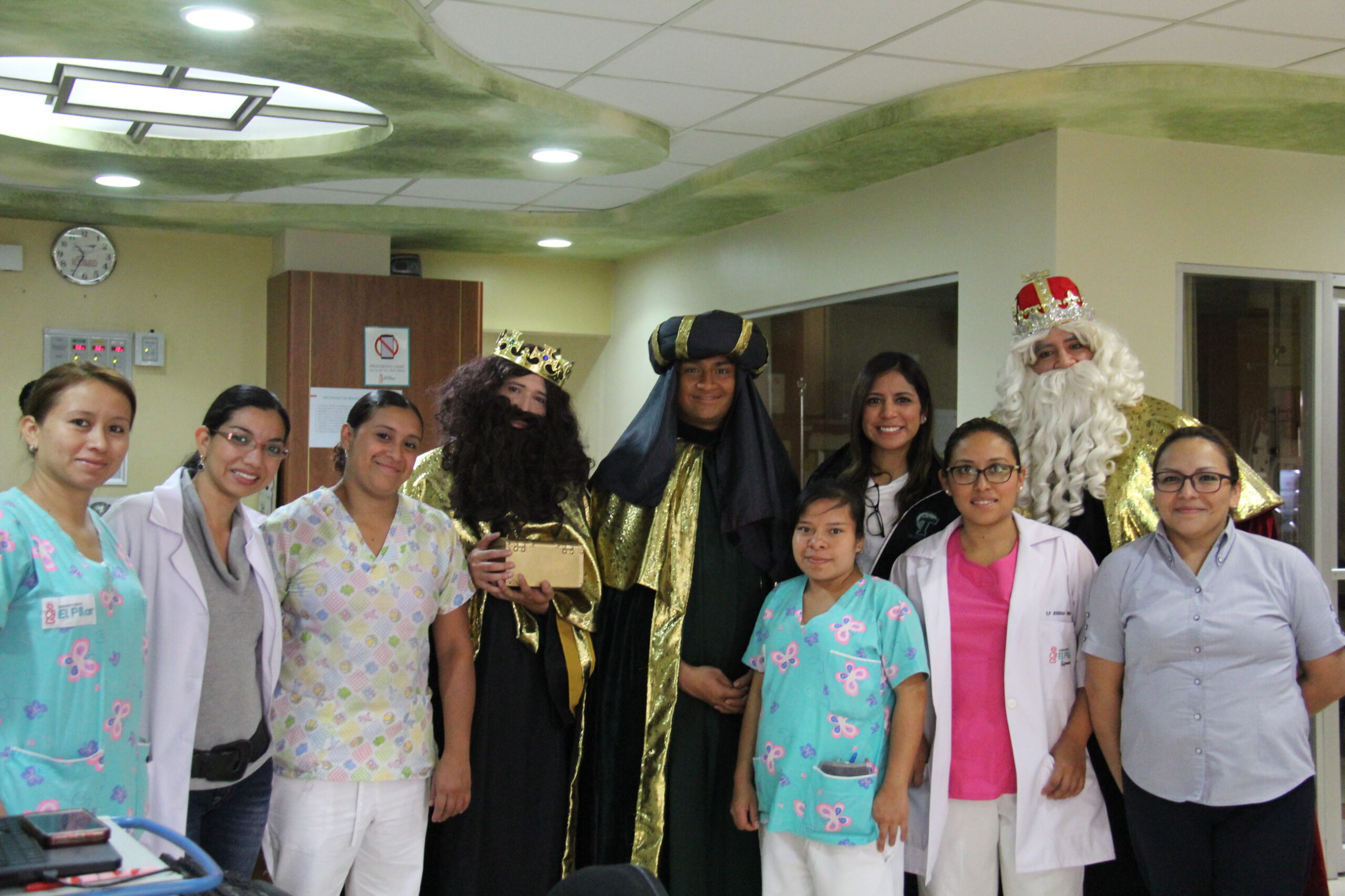 Los reyes magos visitaron la pediatría de Sanatorio El Pilar