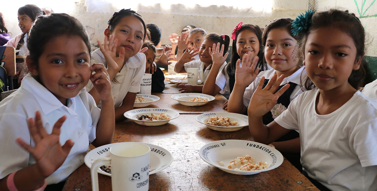 Fundación Castillo Córdova brinda alimentación en escuelas