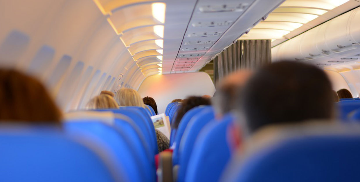 Gobierno de Estados Unidos propondrá una regla para que aerolíneas compensen a pasajeros por vuelos cancelados o retrasados
