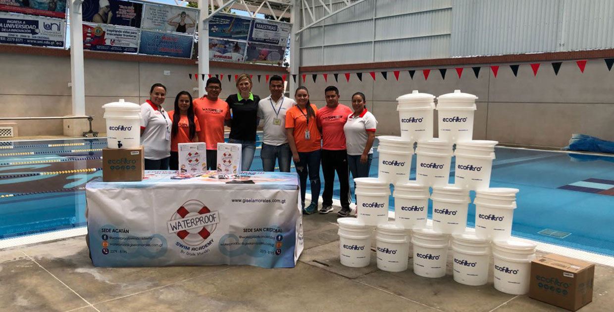 Donan filtros de purificación de agua a escuela guatemalteca