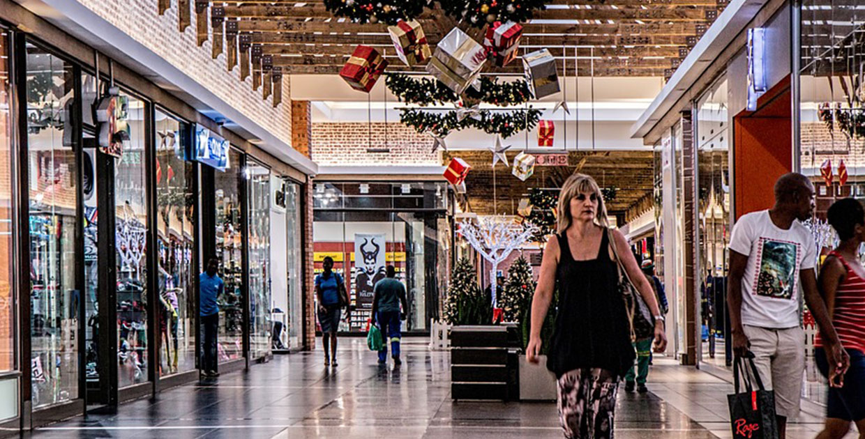 Panameños realizan más compras en los centros comerciales, pero gastan menos