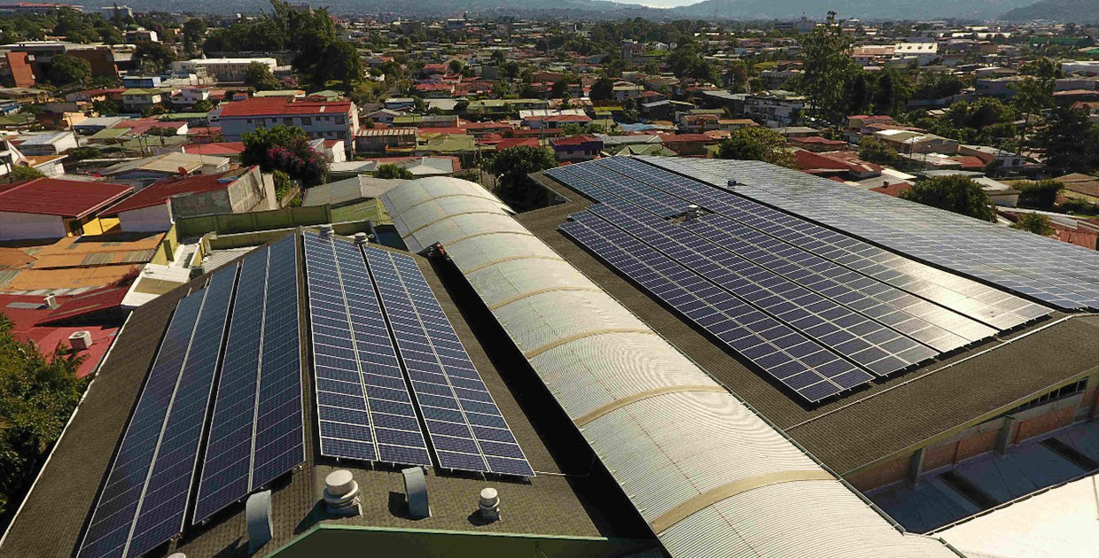 Casi mil paneles solares cubren techo de la Fundación Omar Dengo