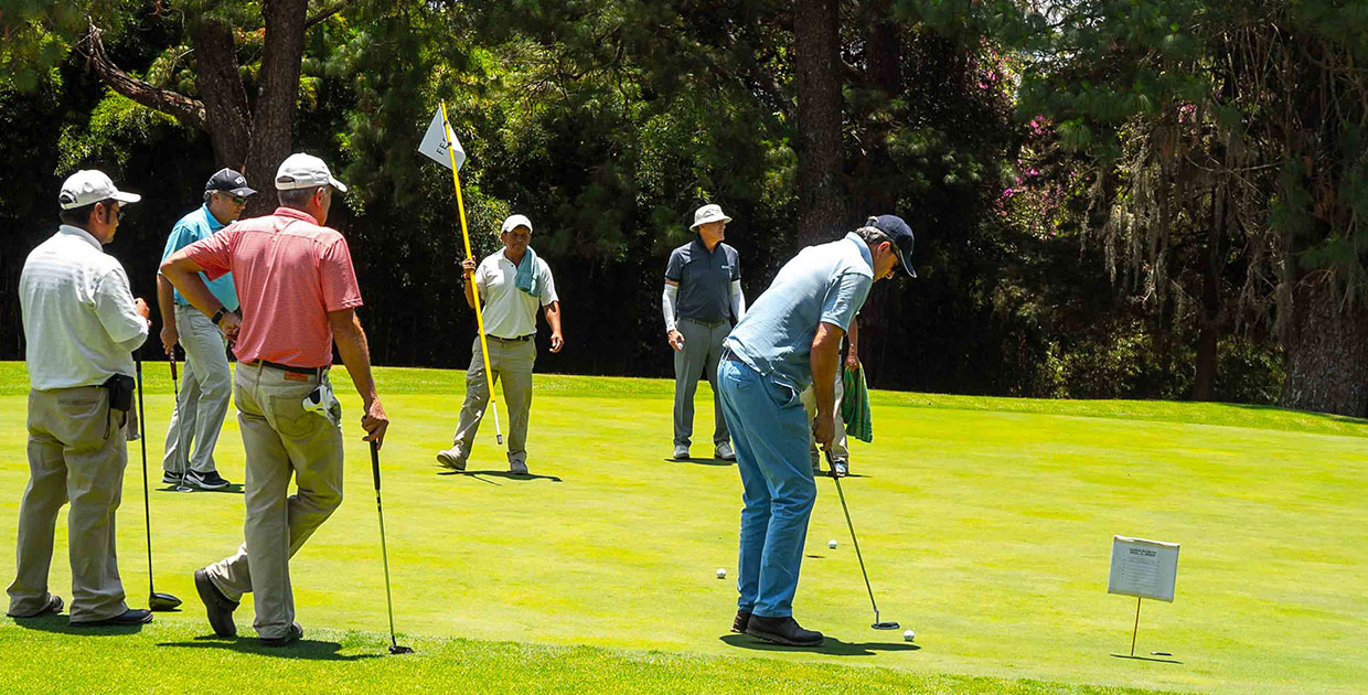 Torneo de golf recauda fondos para ayudar a niños y jóvenes guatemaltecos