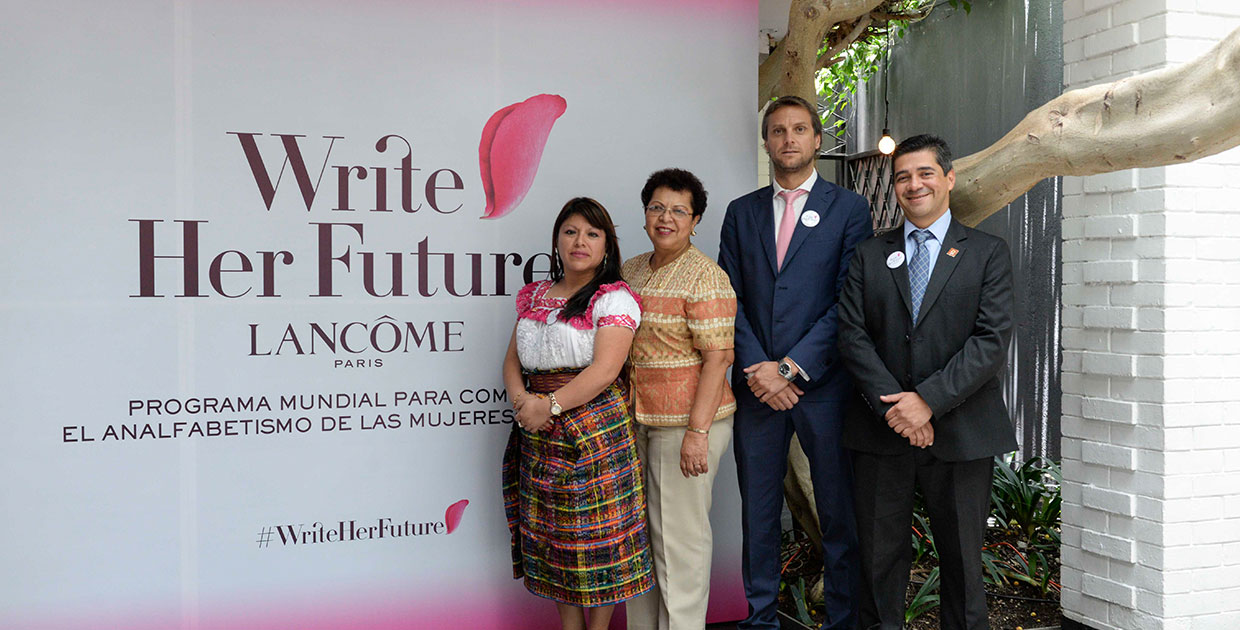 Lancôme y Care lanzan el programa de alfabetización Write Her Future en Guatemala