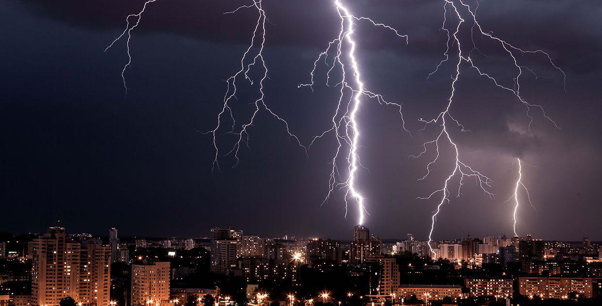 Consejos para proteger sus equipos electrónicos en época lluviosa