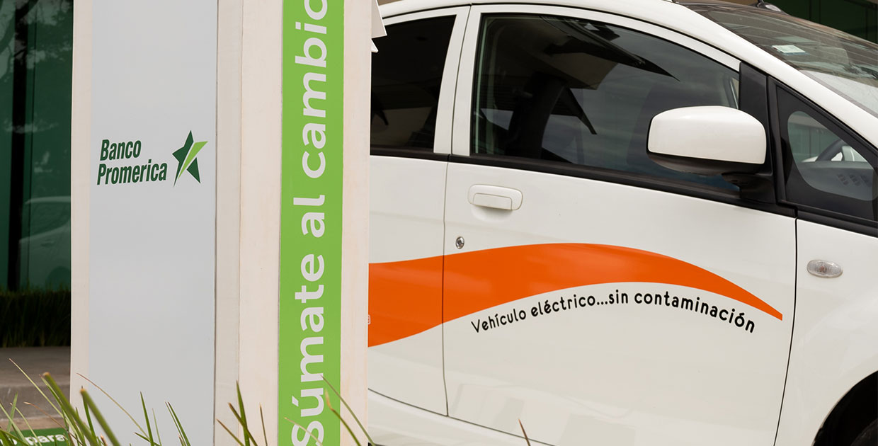 Promerica instala estación de recarga para uso de visitantes y clientes en El Cedral