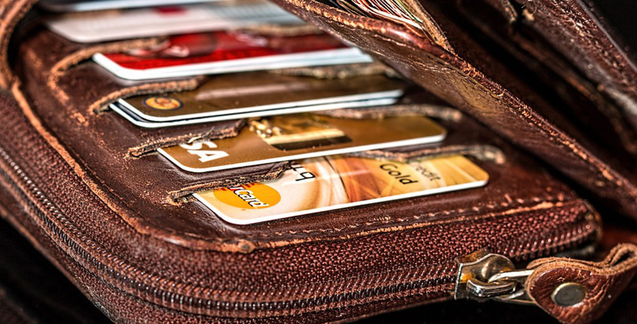 Costarricenses dejan de utilizar efectivo para endeudarse con tarjeta de crédito