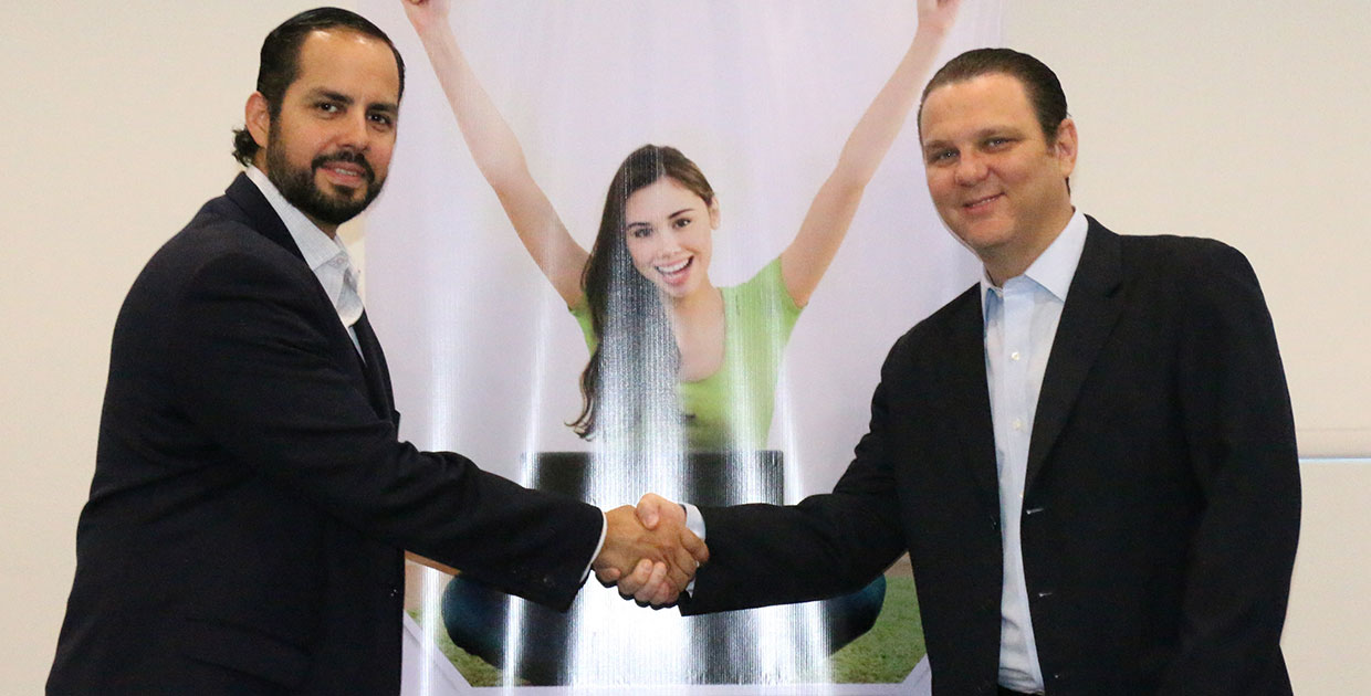 TuYa y Banpro firman convenio