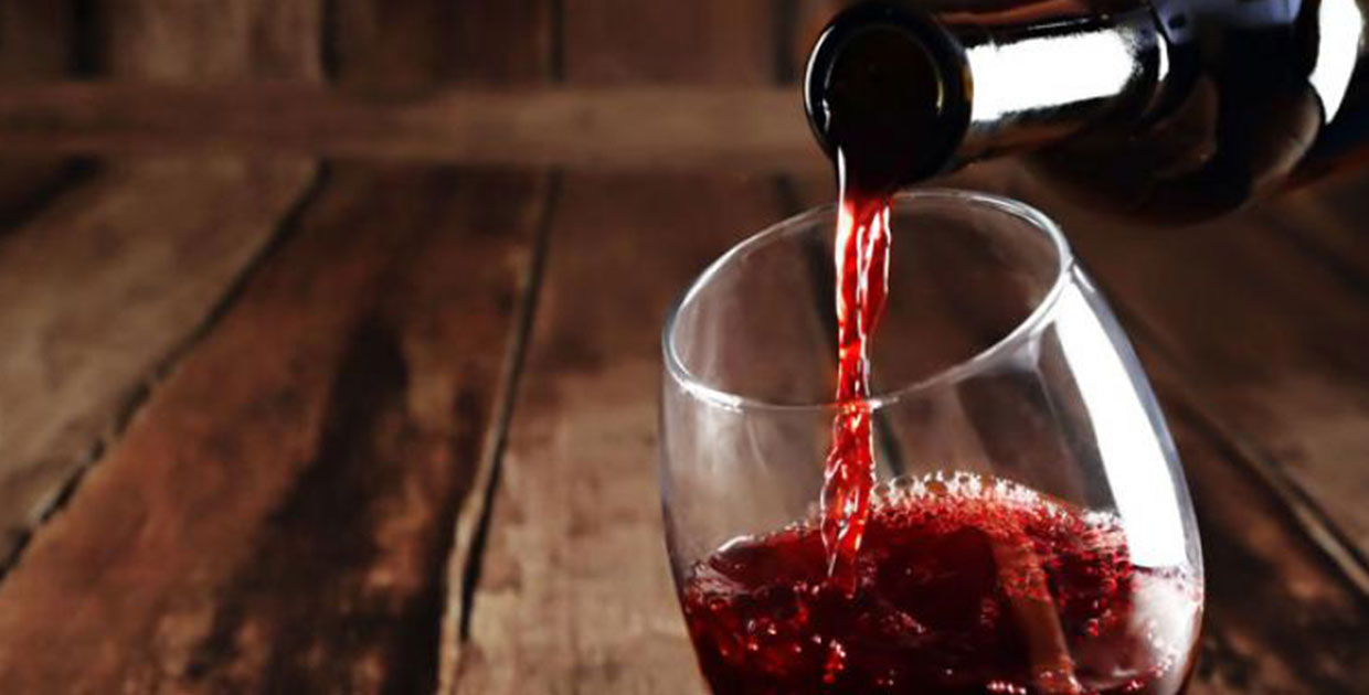 8 beneficios de tomar una copa de vino en las noches