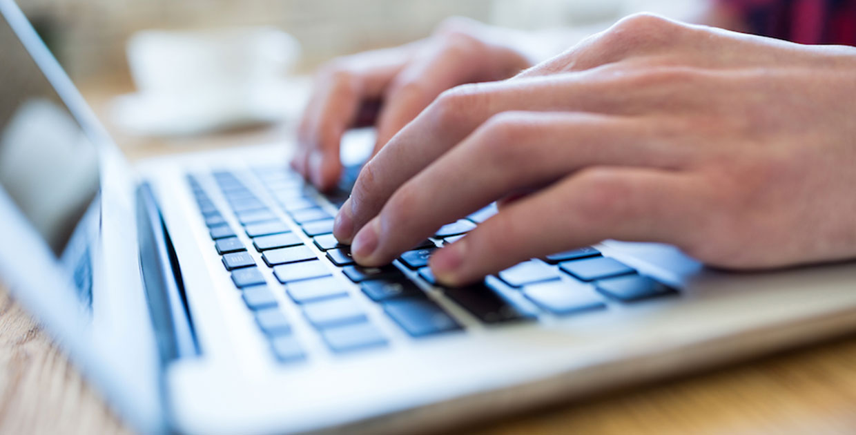 5 consideraciones antes de elegir una computadora para papá en su día