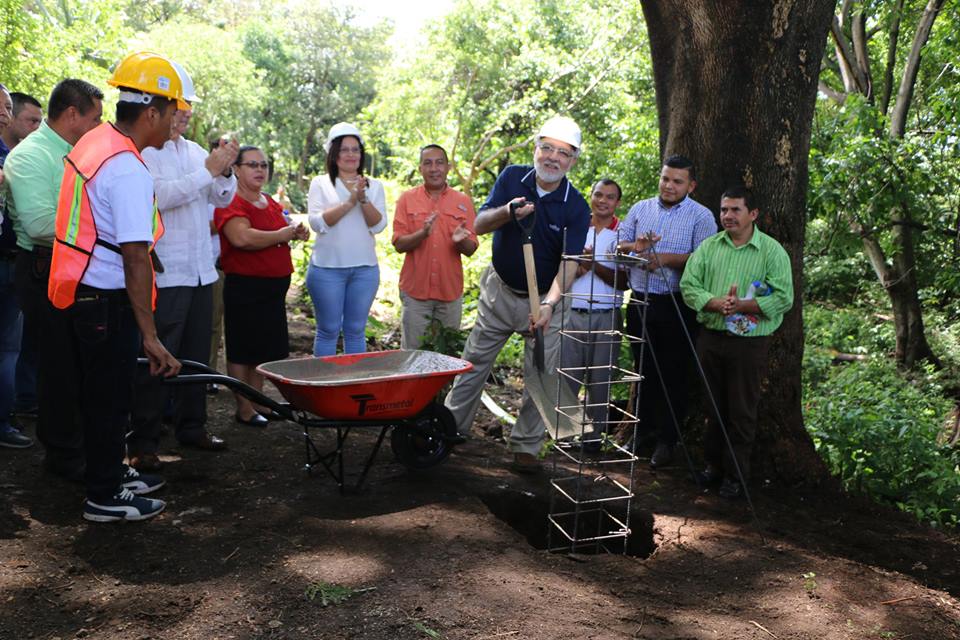 Colocan primera piedra del proyecto ecoturístico Bosque Encantador en El Salvador