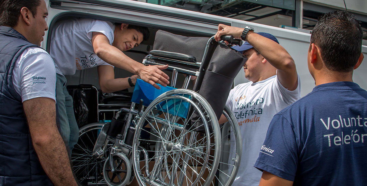 Voluntarios Telefónica entregan donación a  damnificados por el Volcán de Fuego