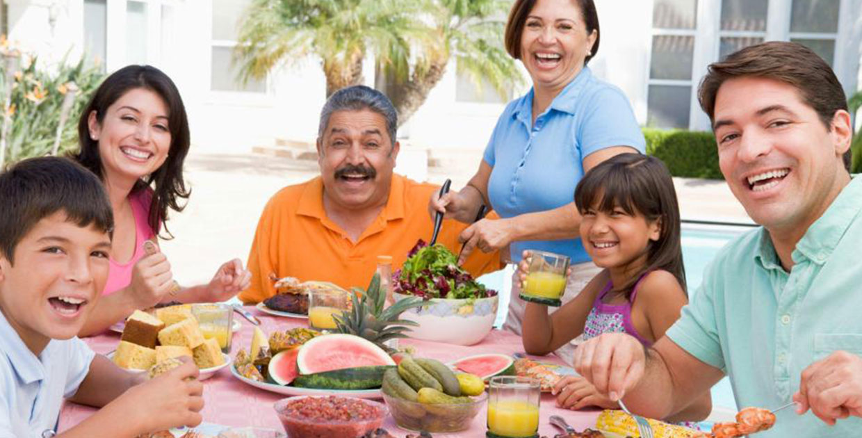 ¿Quiere hijos más sanos? Que su propósito sea comer más con ellos