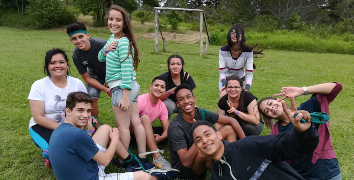 Jóvenes participan en campamentos para mejorar su perfil profesional