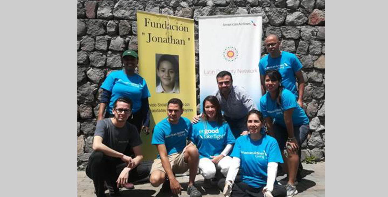 Colaboradores de American Airlines viajan a Ecuador para hacer voluntariado