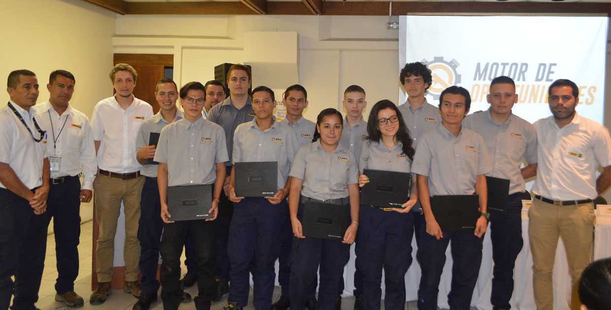 Motor de Oportunidades gradúa a 11 jóvenes costarricenses como auxiliares de mecánica básica