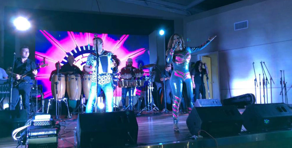 Super 99 realiza concierto benéfico para la Teletón 20-30 de Panamá