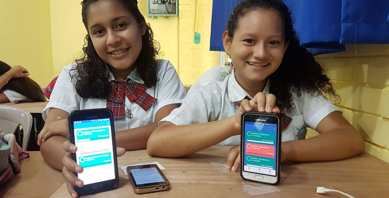 Tigo y Sheva presentan el programa mujeres conectadas en Guatemala
