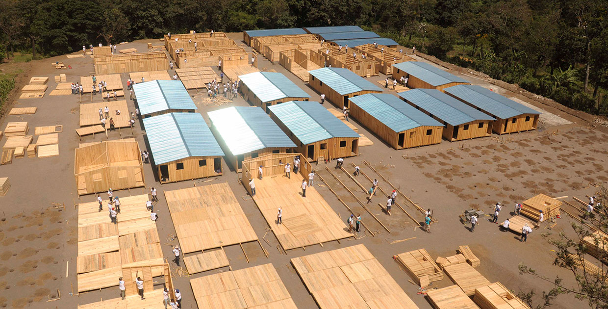 Familias guatemaltecas afectadas por el Volcán de Fuego aún se encuentran en albergues colectivos