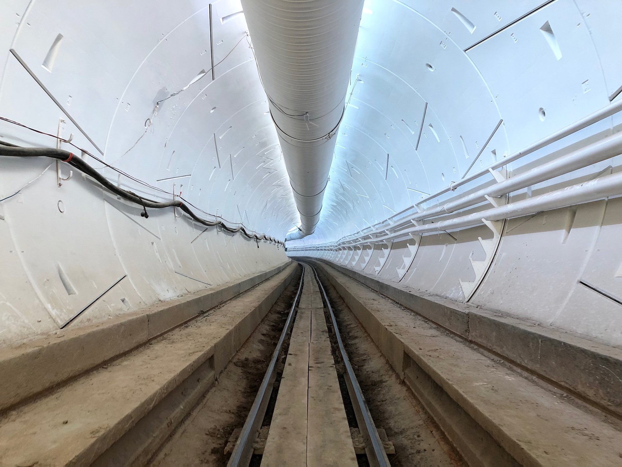 Elon Musk presenta su túnel futurista en Los Ángeles