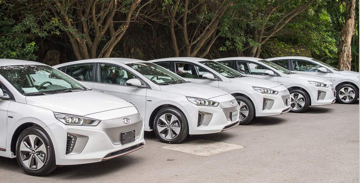 Hyundai formaliza entrega de 100 IONIQ eléctricos al ICE