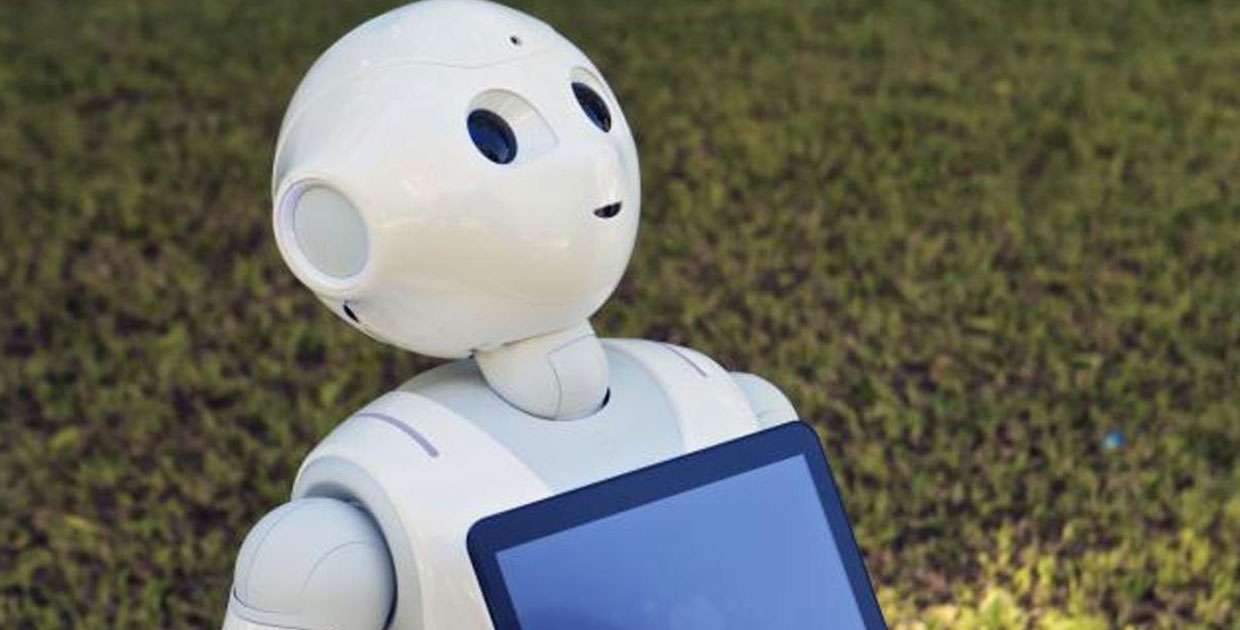 Pharos, el robot que acompaña a los adultos mayores