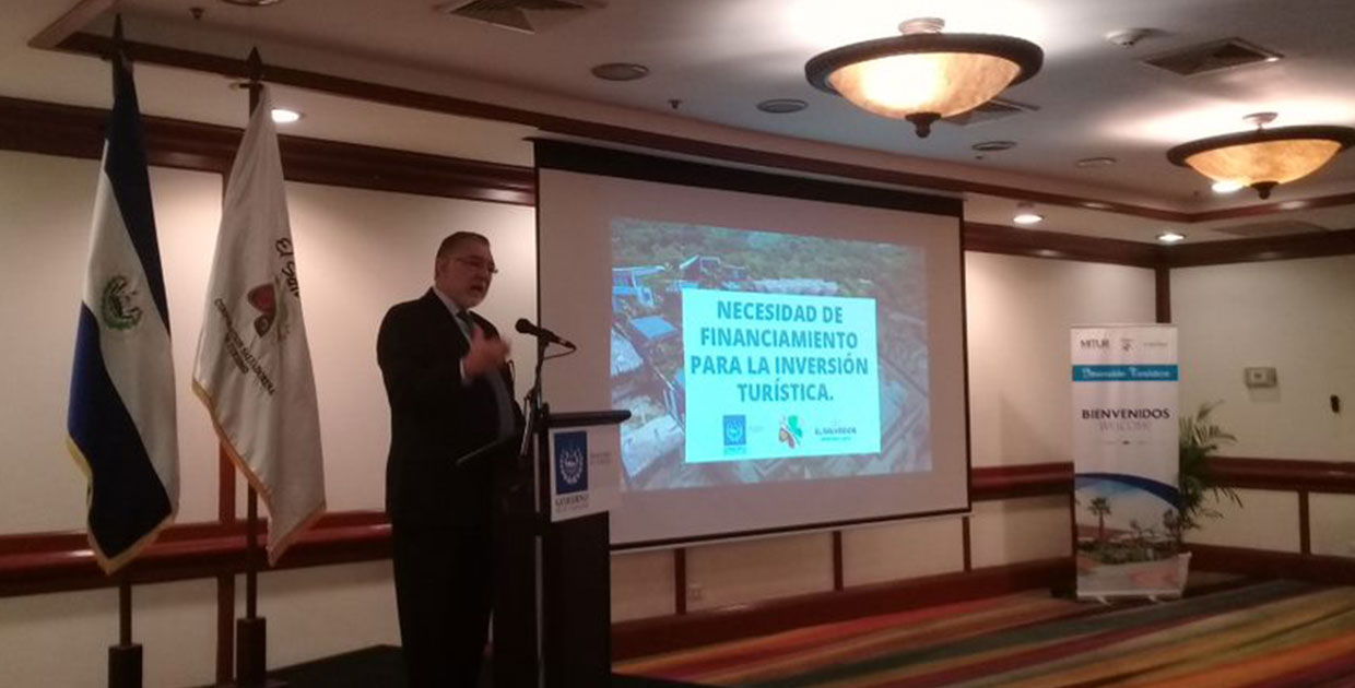 El Salvador expone a la banca la necesidad de líneas de crédito para turismo