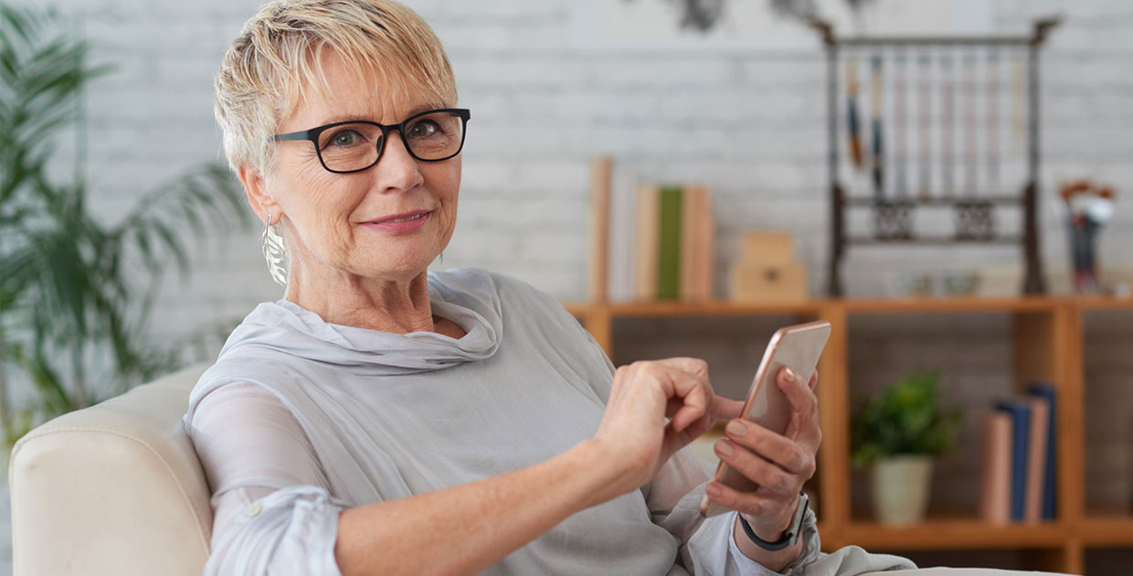 Personas mayores de 60 años son blanco fácil de estafas a través de medios digitales
