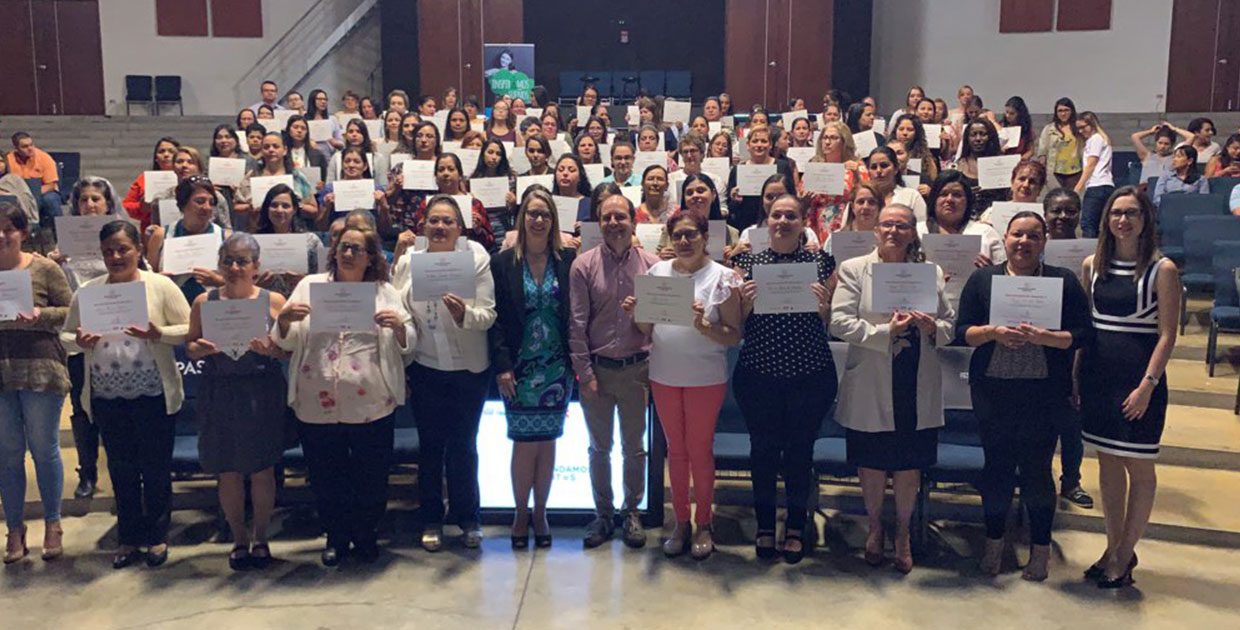 570 Mujeres se graduraron del Programa “Emprendamos Junt@s”