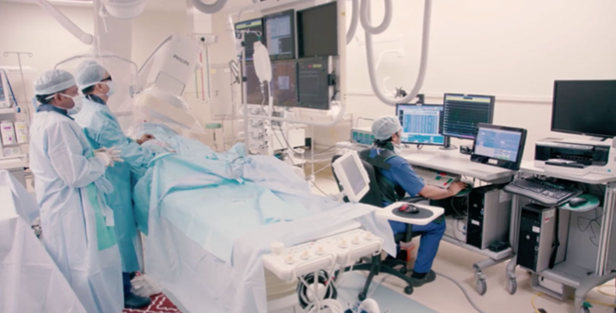 Médicos en Islas Caimán extirpan tumor cerebral a madre hondureña