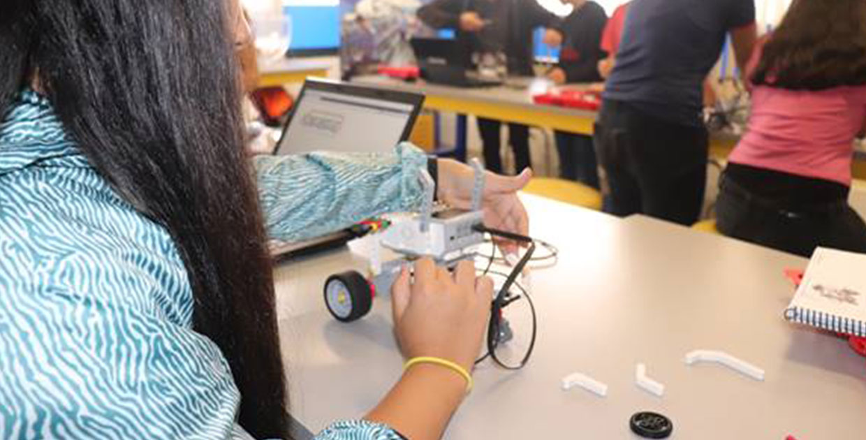 Fidélitas impartirá entretenidos talleres de robótica para niños con sus abuelos y para colegiales