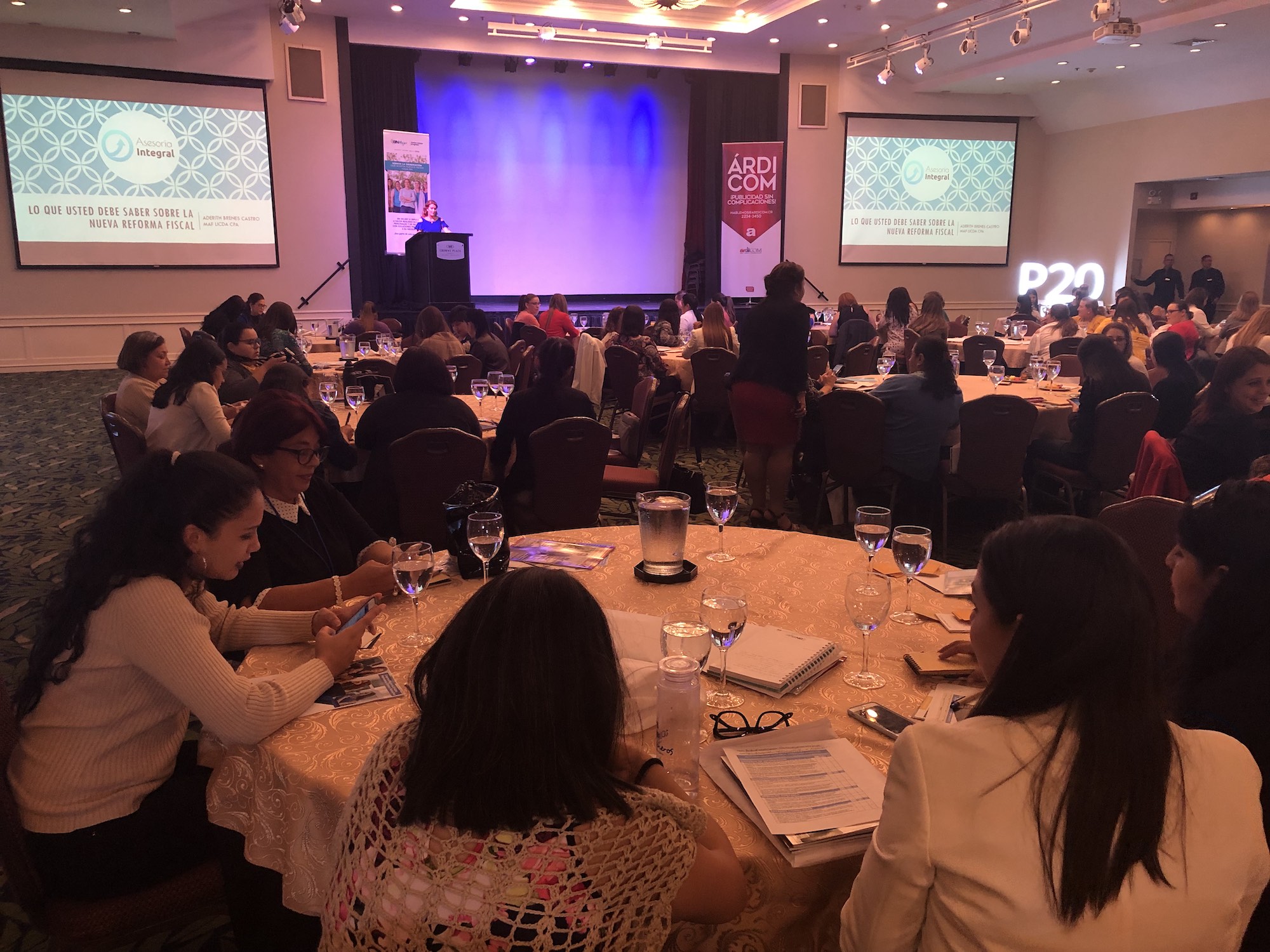 Propietarias de pymes analizan su futuro económico