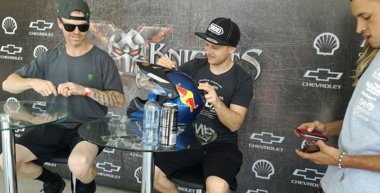 Costa Rica: Fiebres del freestyle compartirán con  pilotos de X-Knights en firmas de autógrafos