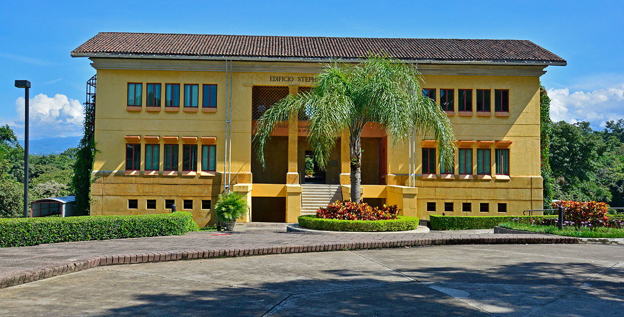 Escuela de negocios centroamericana es reconocida por su contribución al desarrollo sostenible