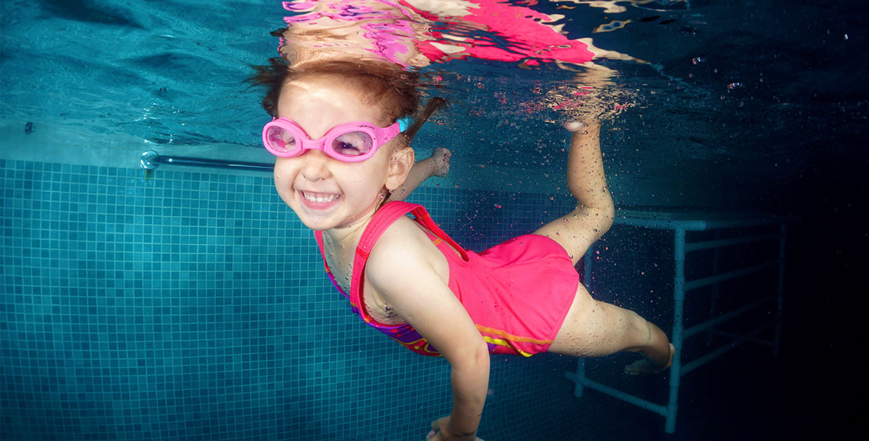 10 consejos para disfrutar en una piscina de forma segura con niños