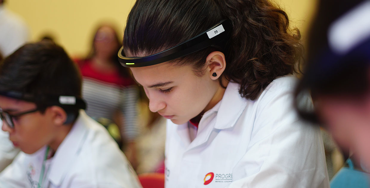 Costa Rica inaugura sus primeros NeuroLabs, un sistema de medición de la capacidad de atención del estudiante