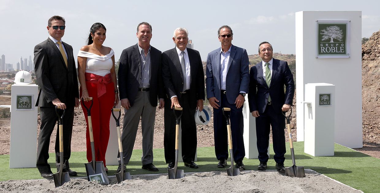 Grupo Roble colocó la primera piedra de Golf Gardens en Panamá