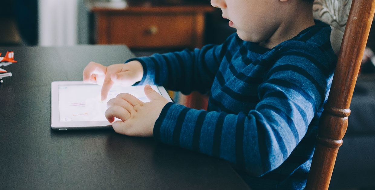 ¿Cómo mantener el control parental activo en los aparatos tecnológicos que usan los niños?