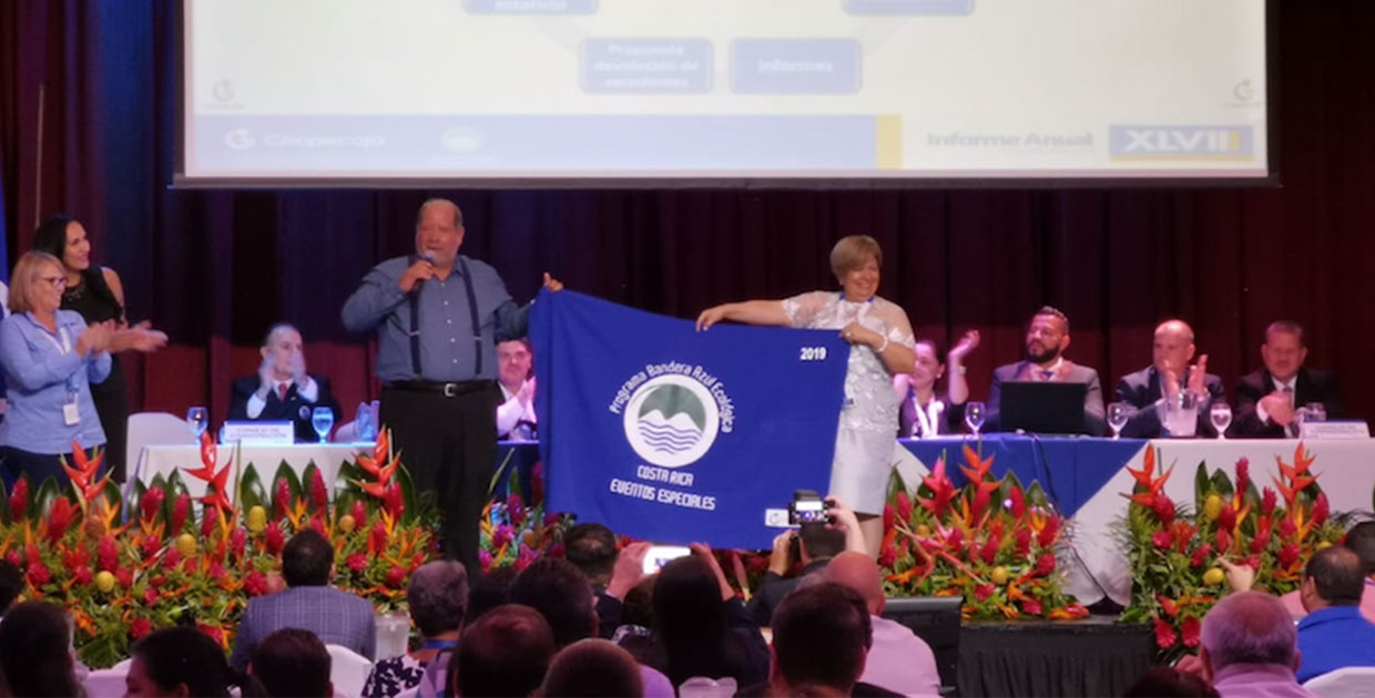 Coopecaja obtiene  Bandera Azul Ecológica