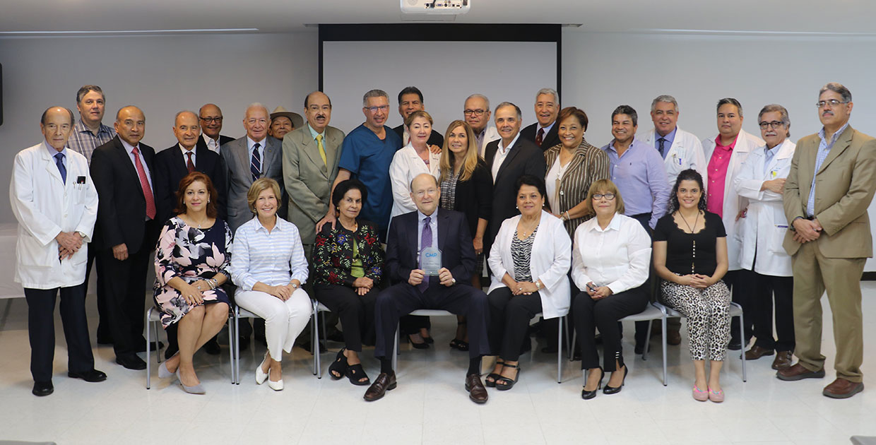 Centro Médico Paitilla realiza reconocimiento al Dr. José Manuel Fábrega