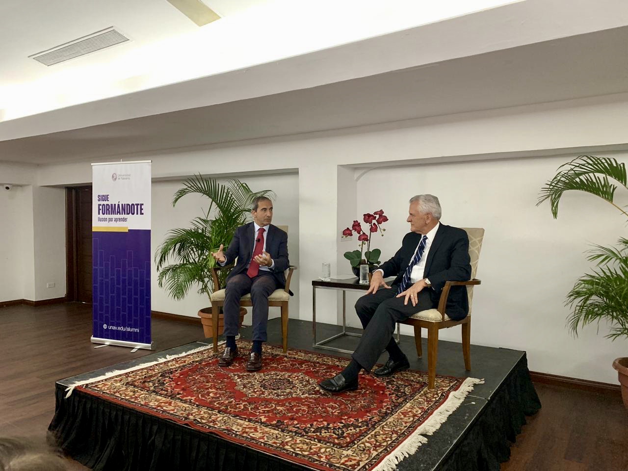 Stanley Motta se reúne con ex-alumnos de la Universidad de Navarra en Panamá