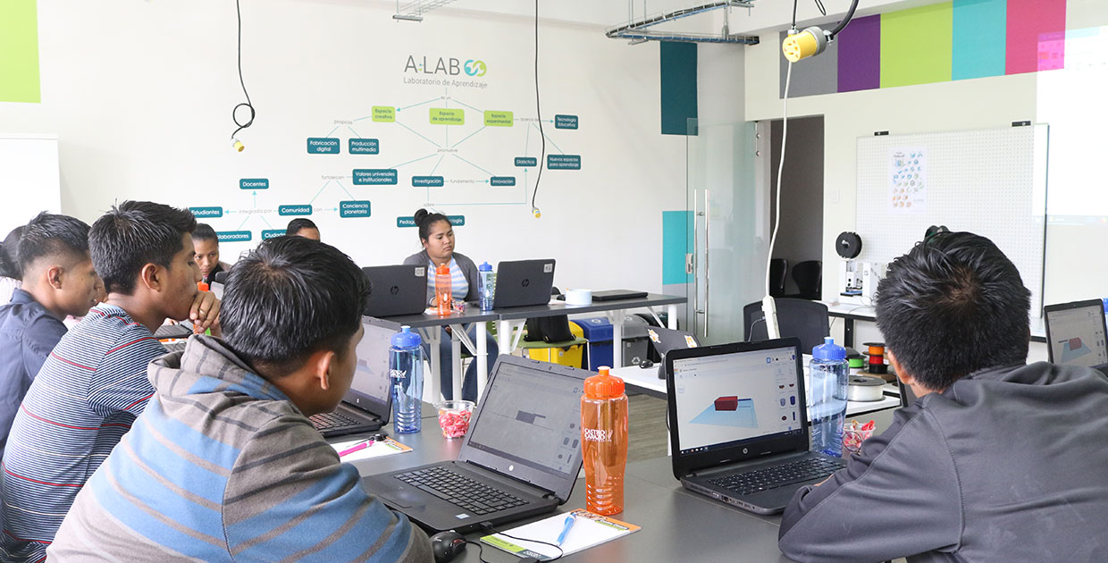 Universidad Castro Carazo apoya al proyecto Ye´Yami para ofrecer oportunidades de educación superior a estudiantes indígenas