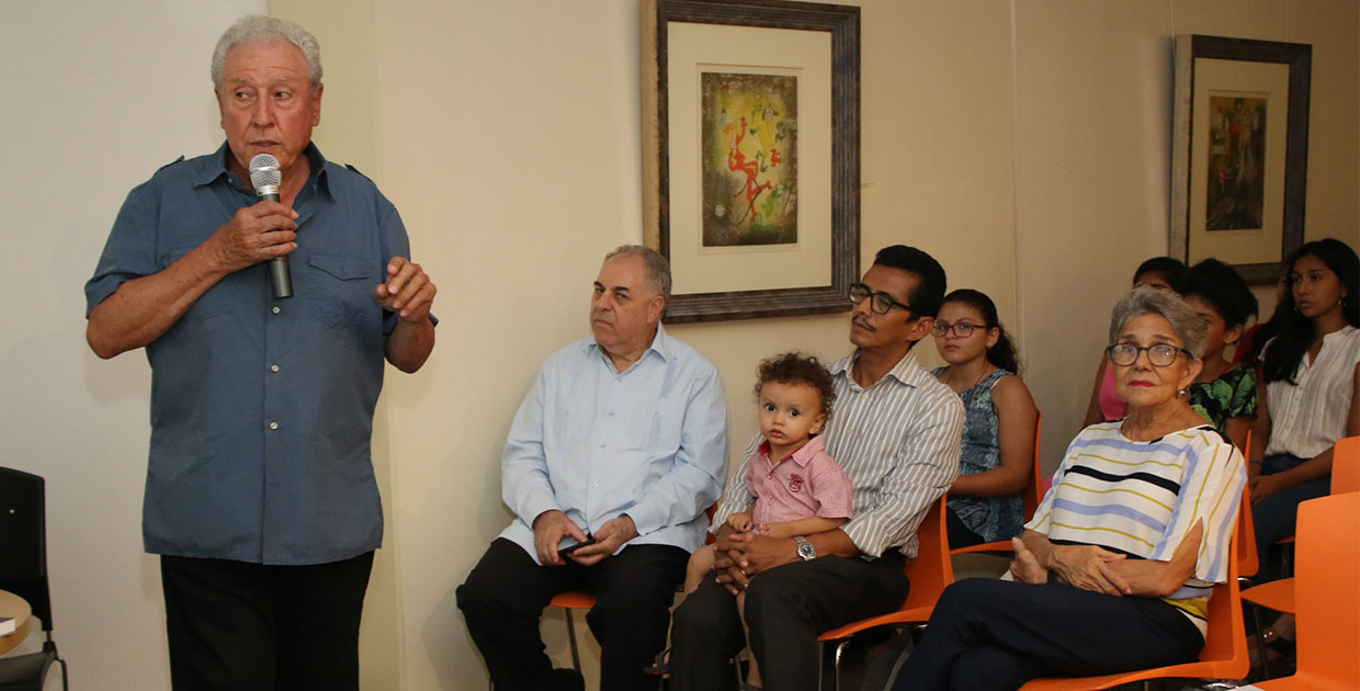 Maestro del grabado visita el Centro de Arte de la FOG