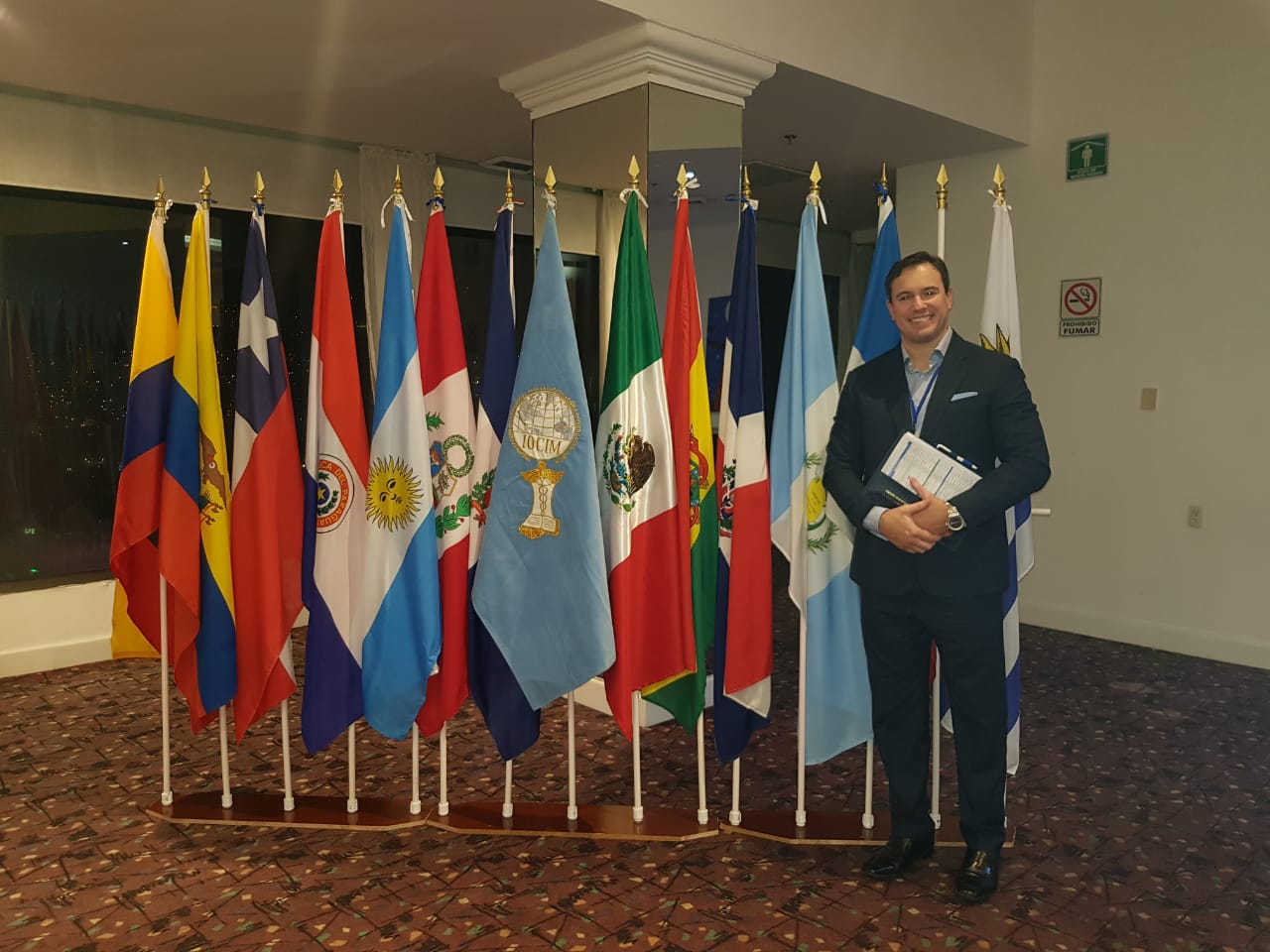 Médico guatemalteco recibe reconocimiento internacional a la excelencia médica y calidad en salud