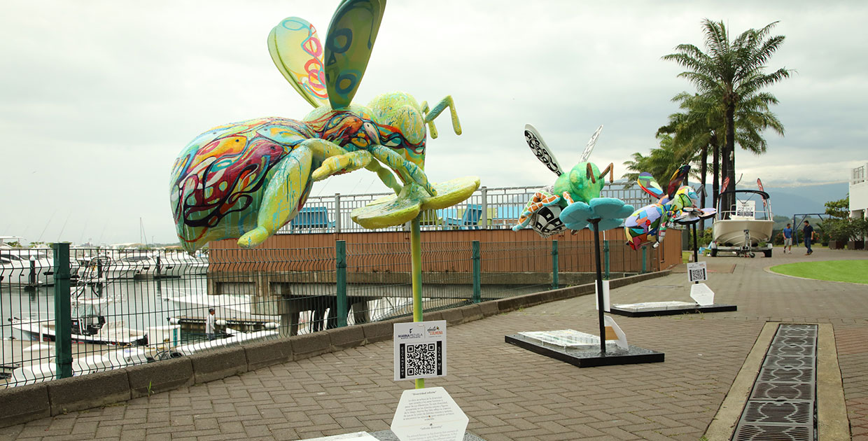 11 esculturas de abejas gigantes y coloridas promoverán la sostenibilidad en Quepos