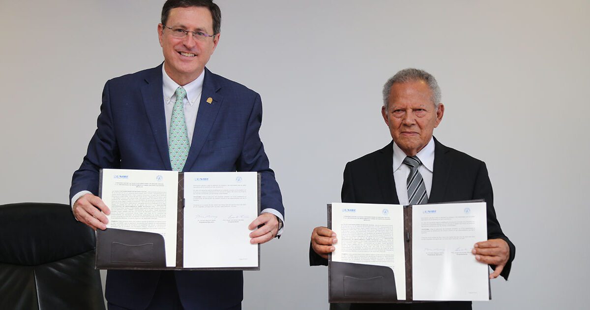 CCSS firma convenio con UNIBE para la formación de especialistas médicos en Costa Rica