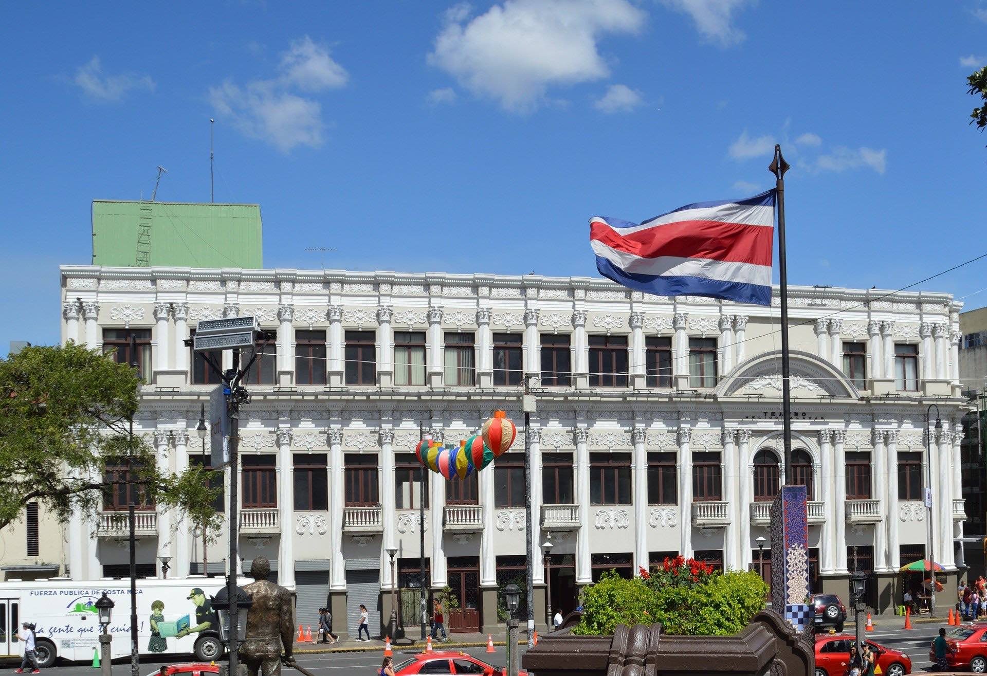 Costa Rica busca reactivar la economía con nuevas medidas de restricción frente al COVID-19
