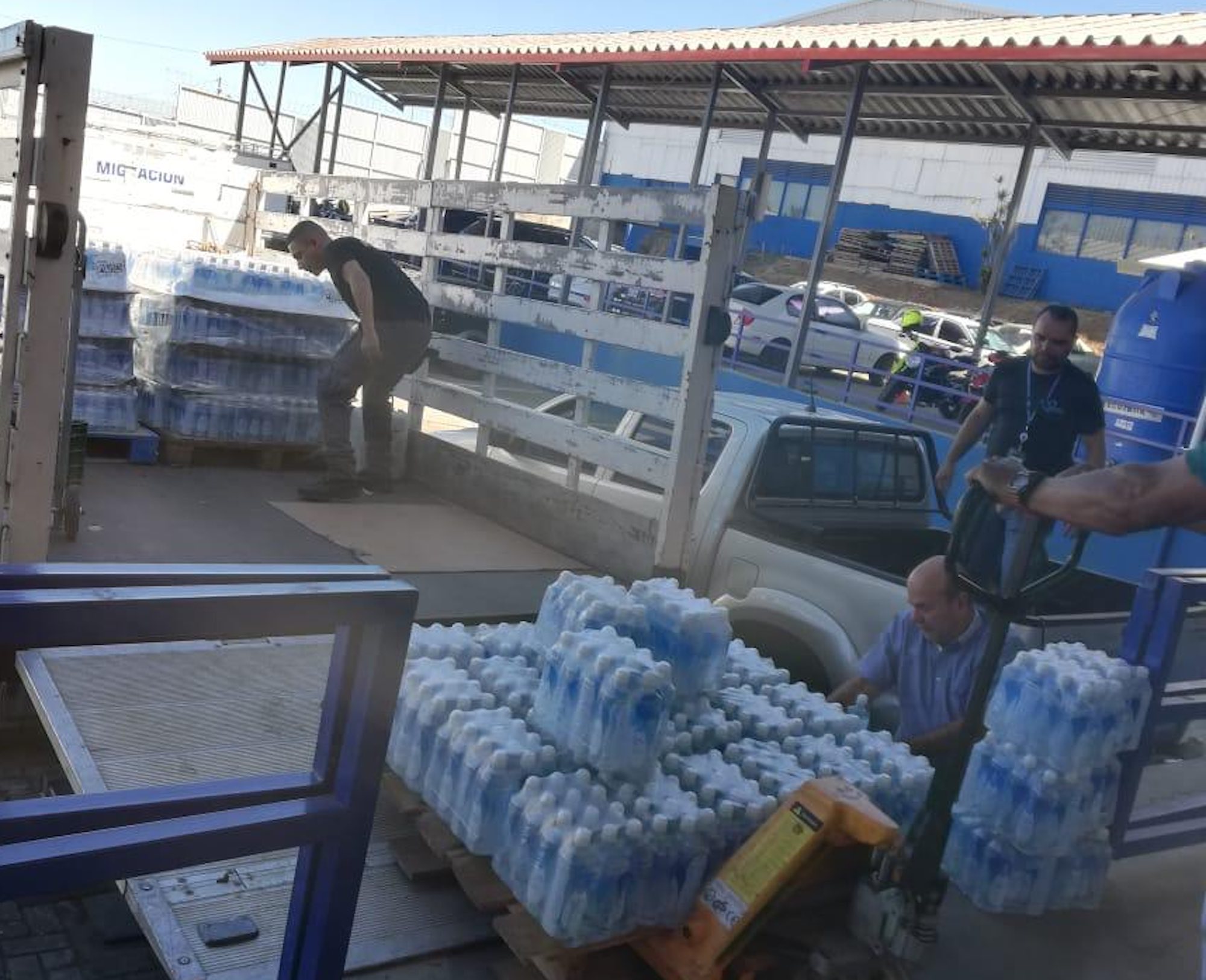 10.500 botellas de agua refuerzan labor de personal que atiende emergencia por COVID19